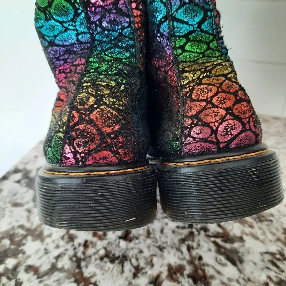 Dr.Martens Girls Rainbow Boots Size EU-32/US-1‎